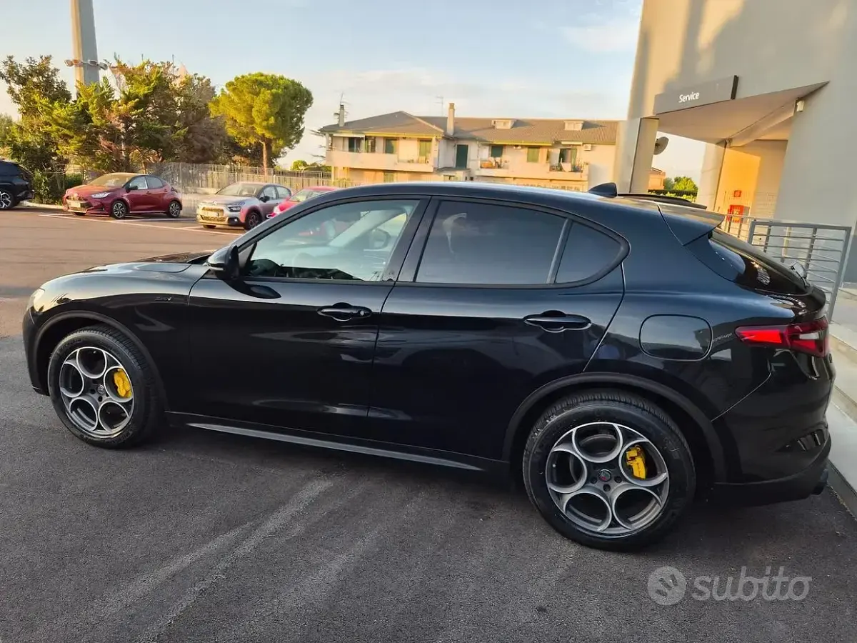 Usata Alfa Romeo Stelvio Sprint 190 CV (139 kW) 2021 Nero SUV