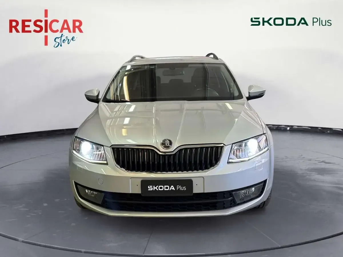 Usata Skoda Octavia Elegance 105 CV (77 kW) 2014 Argento metallizzato Station wagon