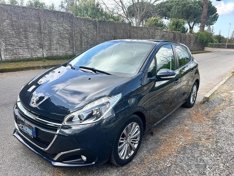 Usata Peugeot 208 Allure 82 CV (60 kW) 2019 Grigio Utilitaria