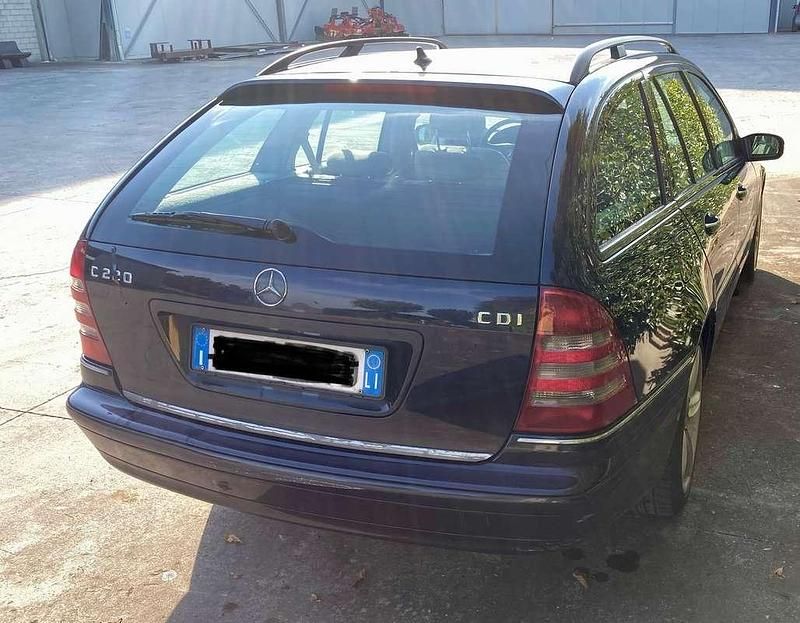Usata Mercedes C220 Elegance 143 CV (105 kW) 2004 Blu/azzurro Station wagon