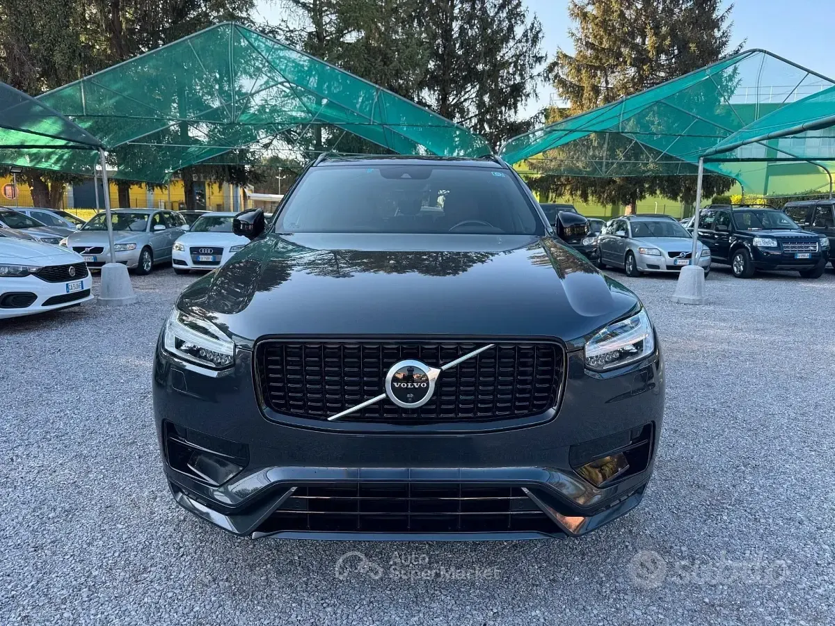 Usata Volvo XC90 Momentum 235 CV (172 kW) 2021 Grigio SUV