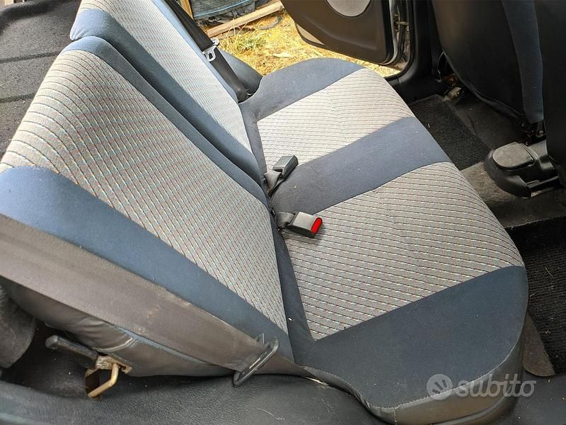 Usado Subaru Vivio 44 CV (32 kW) 1996 Gris Utilitario