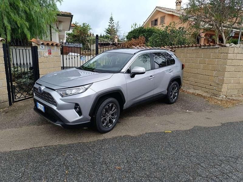 Usata Toyota RAV4 Hybrid Active 178 CV (130 kW) 2023 Grigio SUV