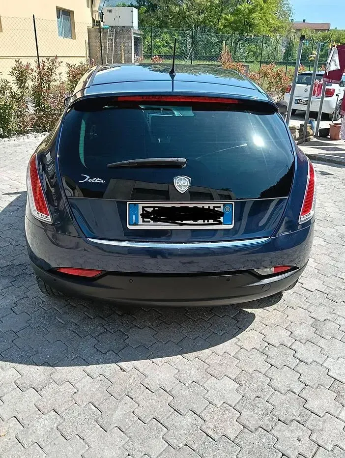 Usata Lancia Delta 105 CV (77 kW) 2010 Blu Utilitaria