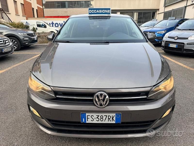 Usata VW Polo Comfortline 95 CV (69 kW) 2018 Grigio Utilitaria