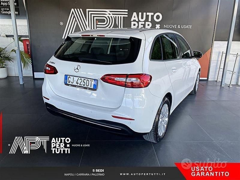 Usata Mercedes B180 Business 116 CV (85 kW) 2022 Bianco Monovolume