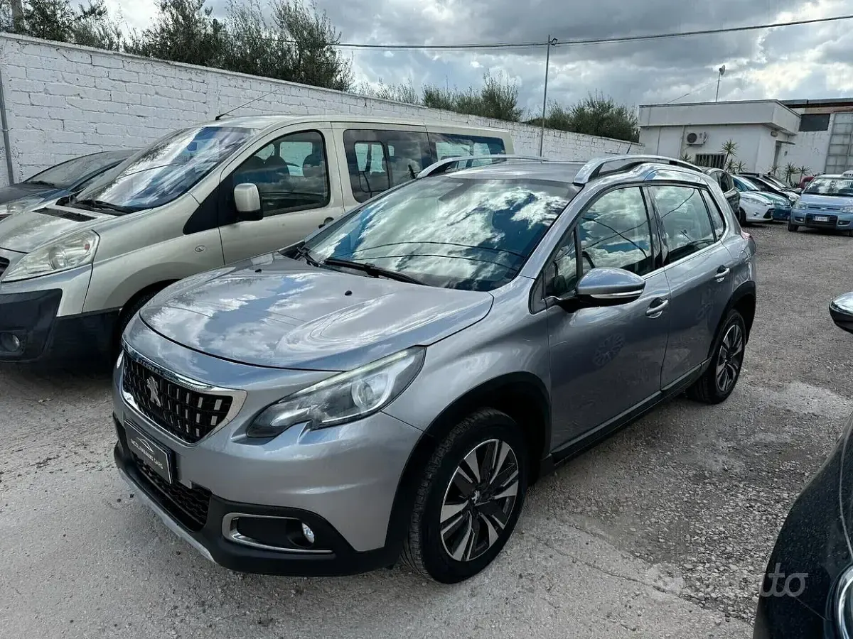 Usata Peugeot 2008 Allure 102 CV (75 kW) 2019 Grigio SUV