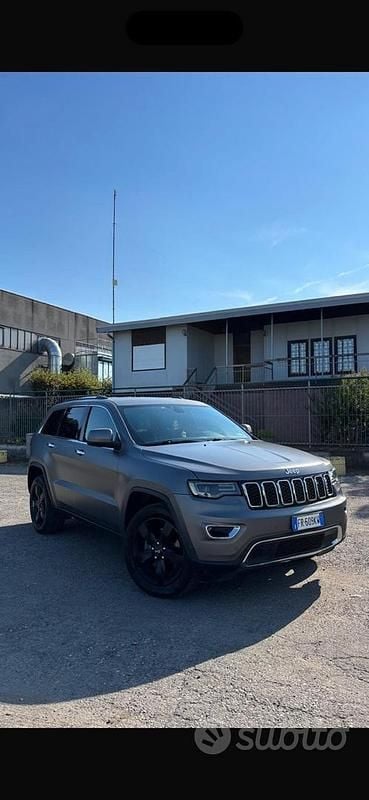 Grigio Usata 2018 Jeep Grand Cherokee SUV | 18.500 € (Buon prezzo) - Immagine 1/4