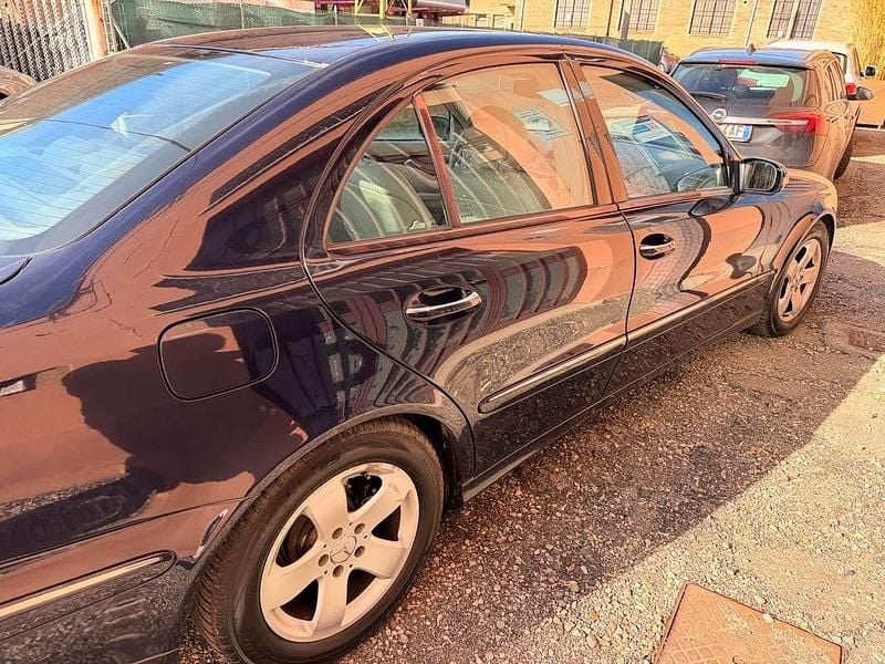 Usata Mercedes E320 Classic 204 CV (150 kW) 2003 Blu/azzurro Berlina