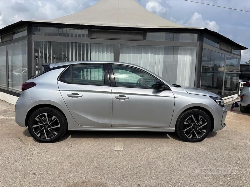 Usata Opel Corsa 100 CV (73 kW) 2025 Grigio Utilitaria