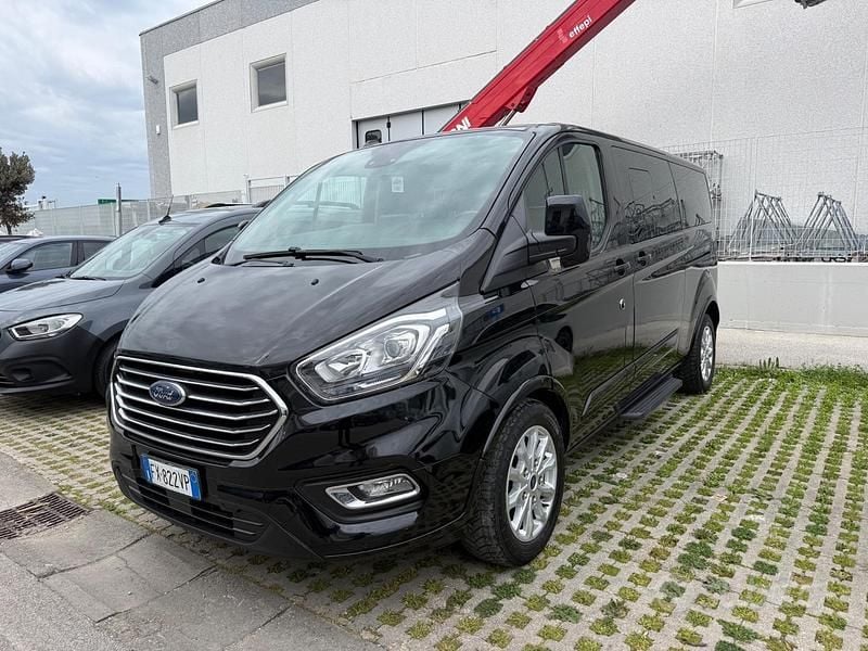 Usata Ford Tourneo Titanium 185 CV (136 kW) 2019 Nero Monovolume