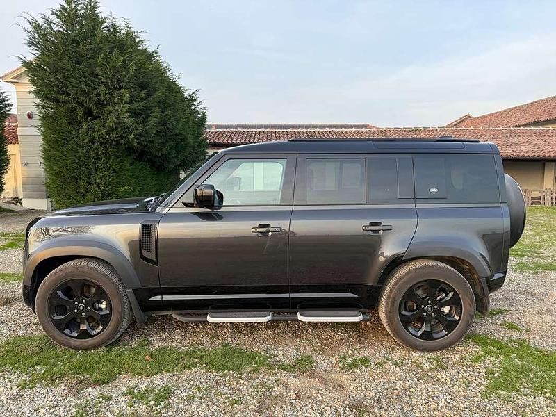 Grigio Usata 2023 Land Rover Defender SE Dynamic SUV | 62.540 € (Ottimo prezzo) - Immagine 1/4
