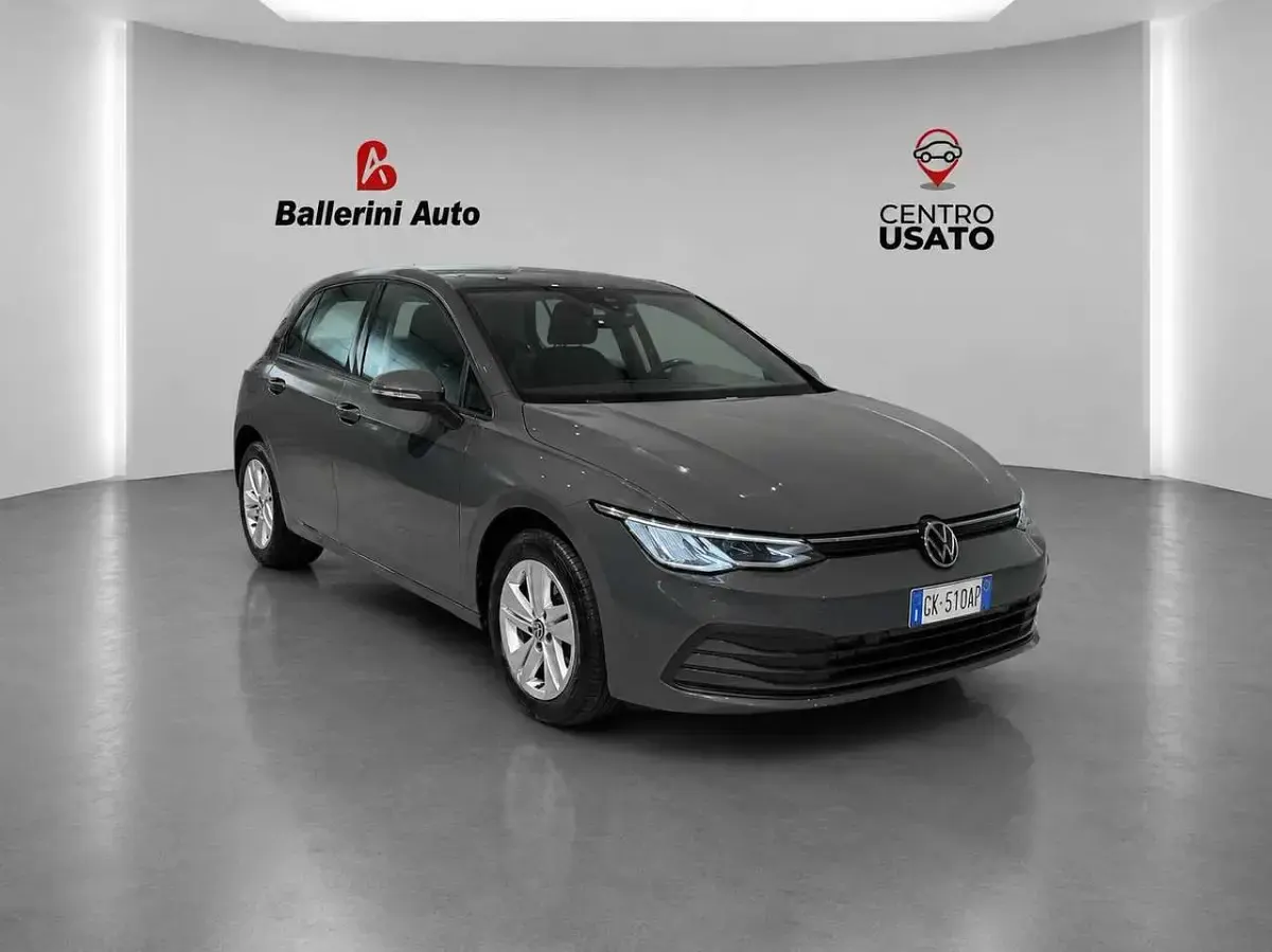 Usata VW Golf VIII Life 110 CV (80 kW) 2022 Grigio Berlina