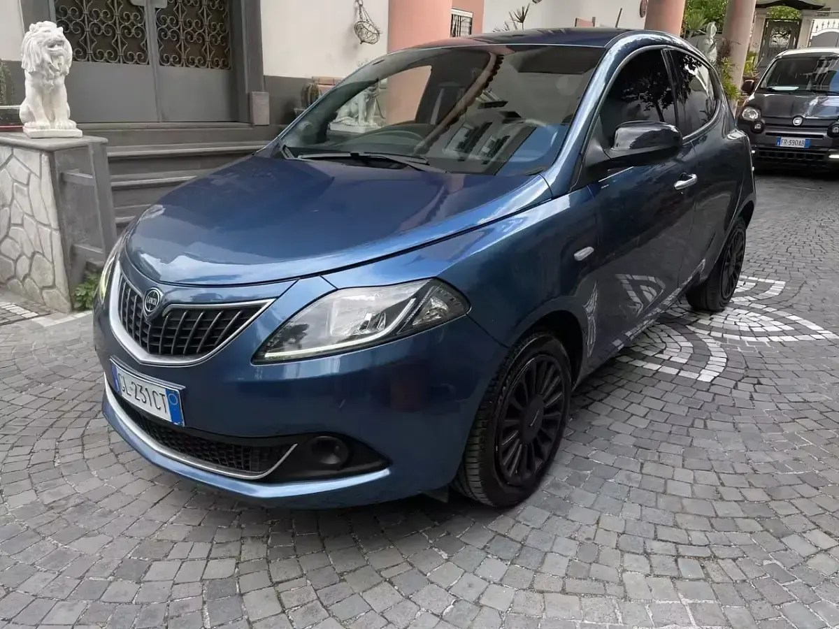 Usata Lancia Ypsilon 69 CV (50 kW) 2022 Blu Utilitaria