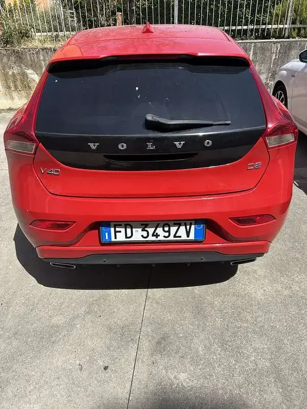 Usata Volvo V40 120 CV (88 kW) 2016 Berlina