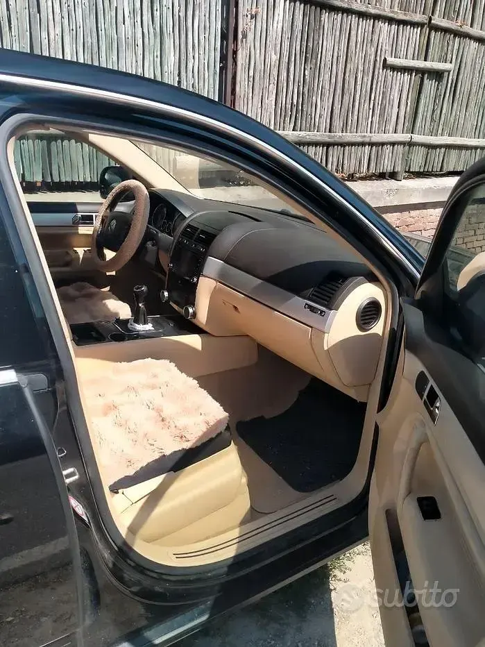 Usata VW Touareg 174 CV (127 kW) 2006 Nero SUV