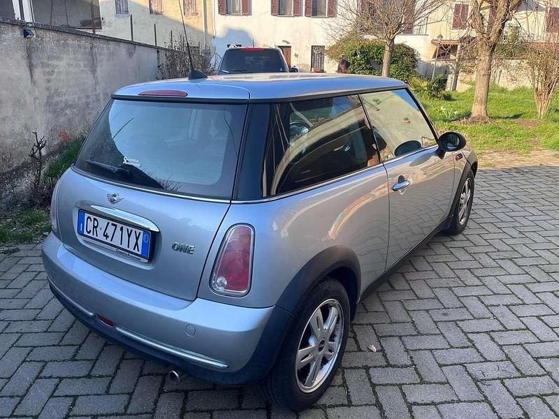 Usata Mini ONE 90 CV (66 kW) 2004 Argento Utilitaria