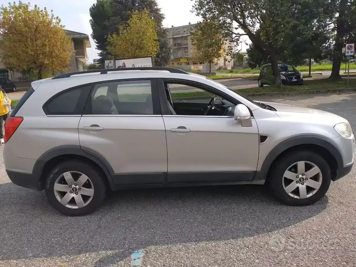 Usata Chevrolet Captiva 127 CV (93 kW) 2009 Grigio SUV