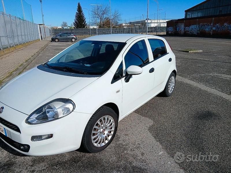 Usata Fiat Grande Punto 69 CV (50 kW) 2016 Utilitaria