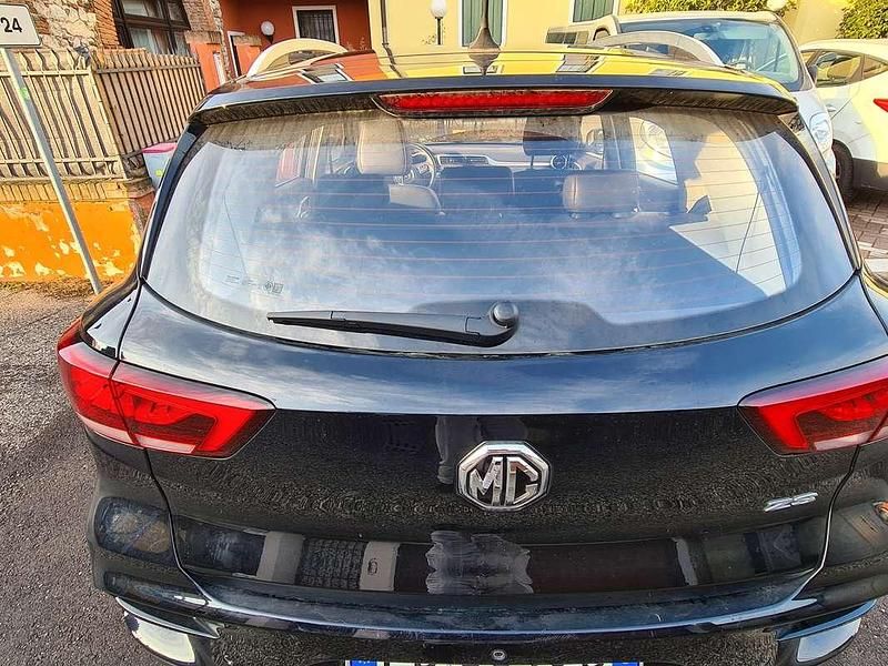 Usata MG ZS Luxury 111 CV (81 kW) 2023 Nero SUV