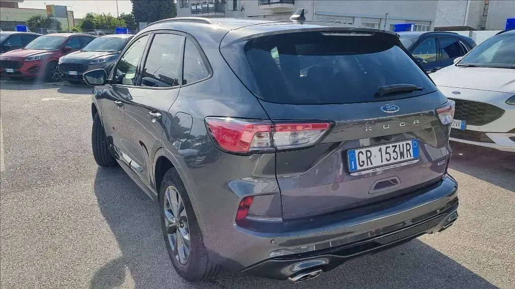 Usata Ford Kuga ST-Line X 225 CV (165 kW) 2023 Grigio metallizzato SUV