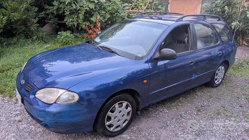 Usata Hyundai Lantra 114 CV (83 kW) 2000 Blu Berlina