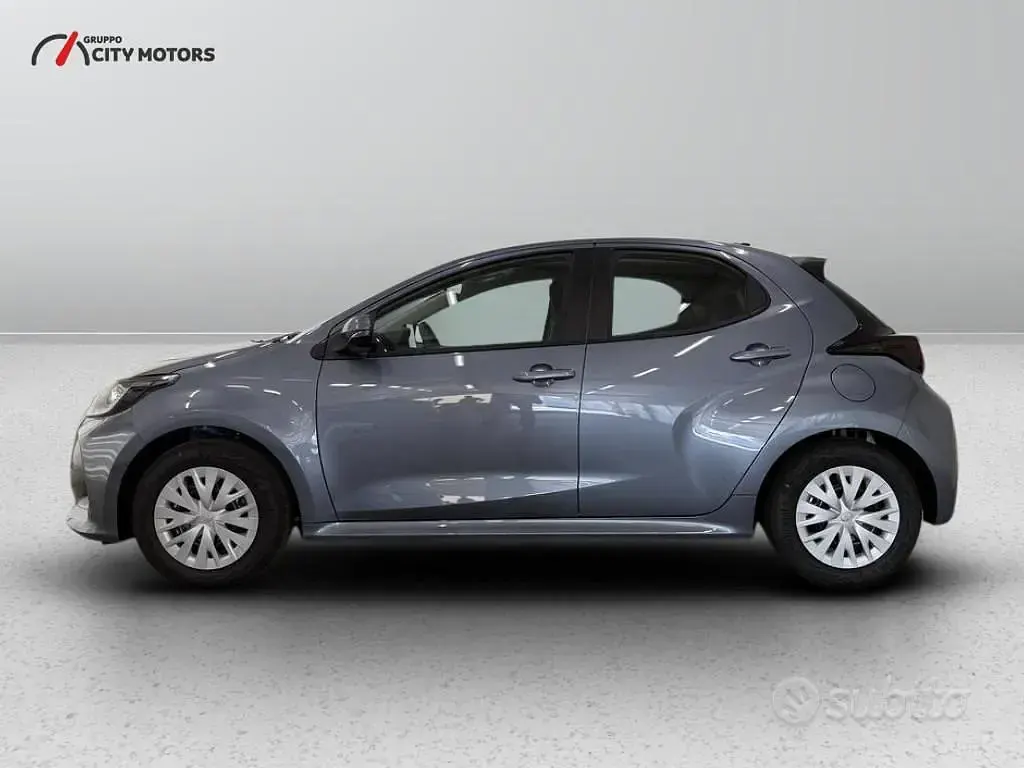 Ny Toyota Yaris Hybrid 116 HK (85 kW) 2026 Grå Sedan