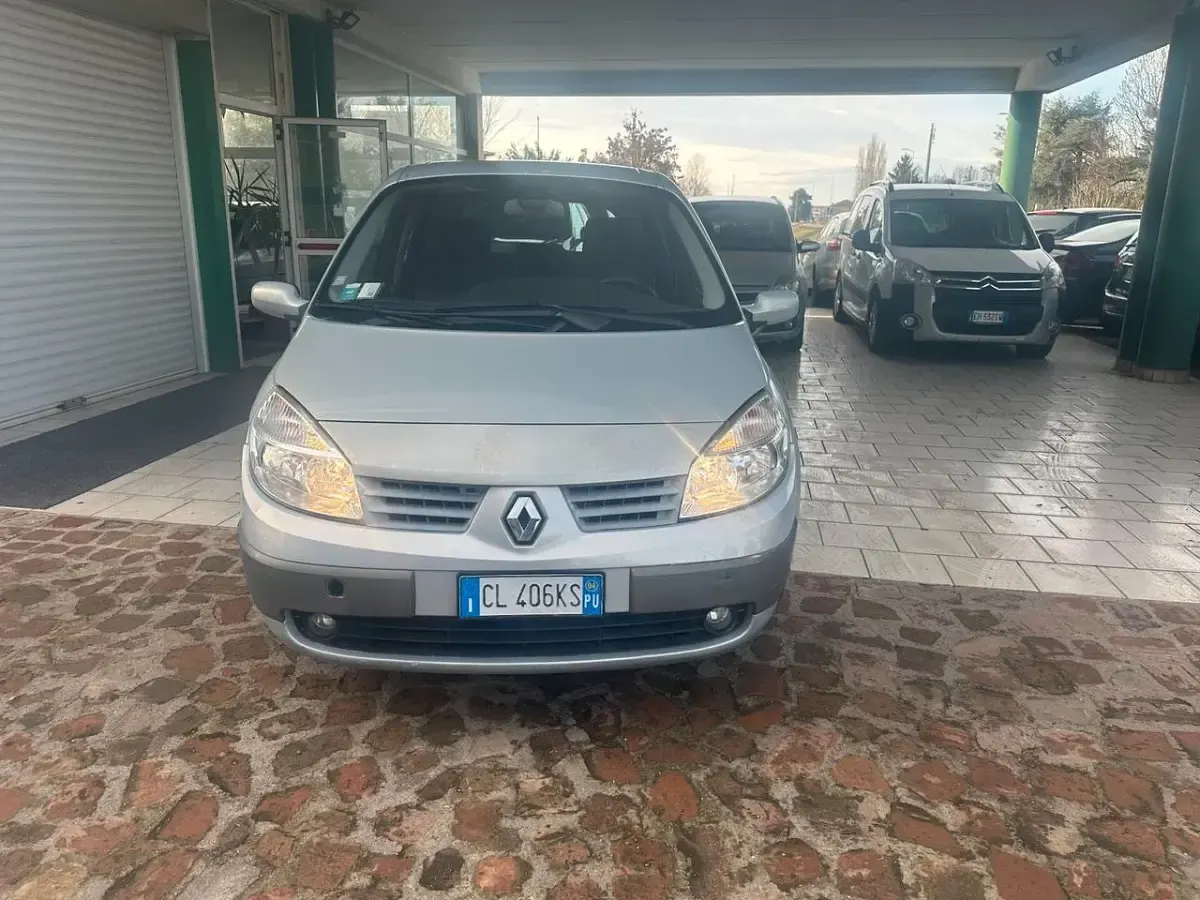 Usata Renault Scénic II 100 CV (73 kW) 2004 Argento Monovolume