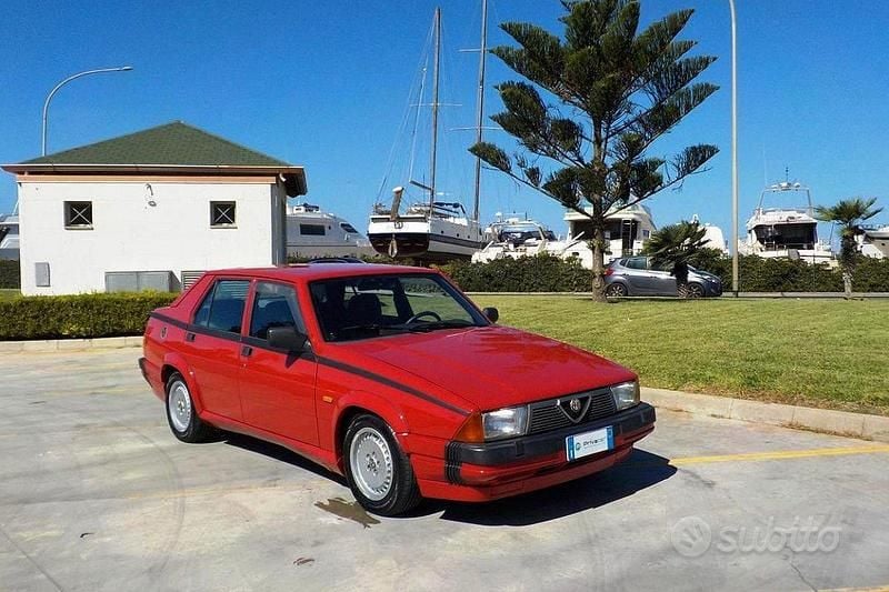 Usata Alfa Romeo 75 155 CV (114 kW) 1988 Rosso Berlina