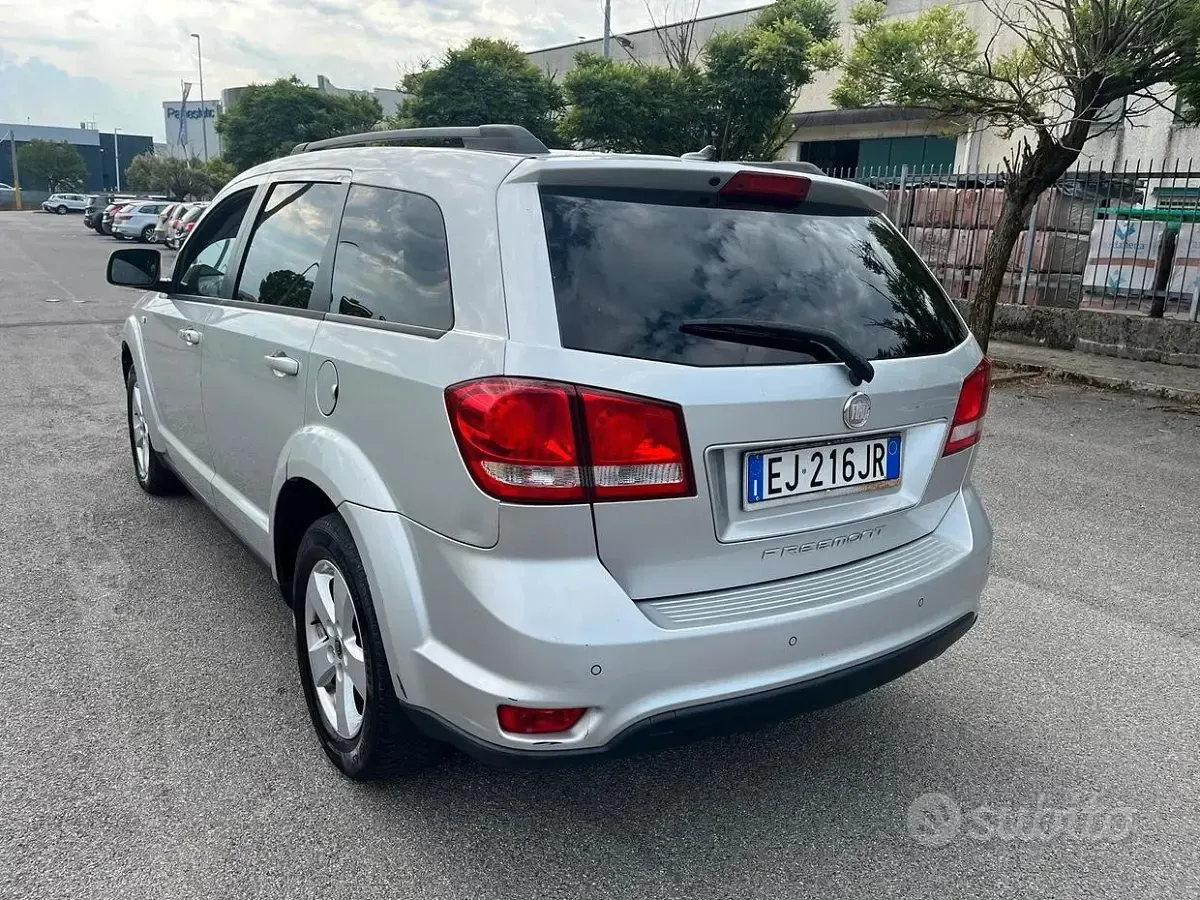 Usata Fiat Freemont Urban 170 CV (125 kW) 2011 Grigio SUV