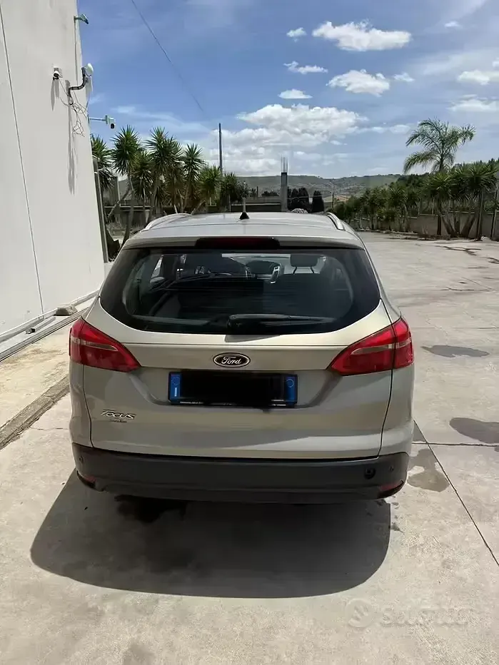 Usata Ford Focus 2015 Grigio Station wagon