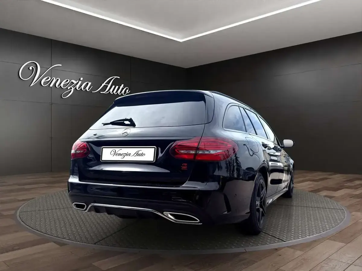Usata Mercedes C220 AMG line 194 CV (142 kW) 2018 Nero
