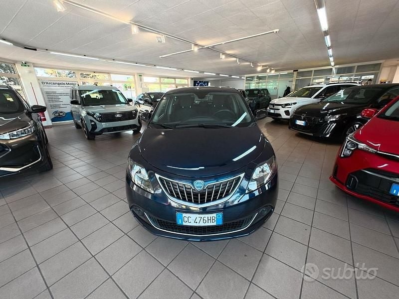 Usata Lancia Ypsilon Silver 69 CV (50 kW) 2021 Blu Utilitaria