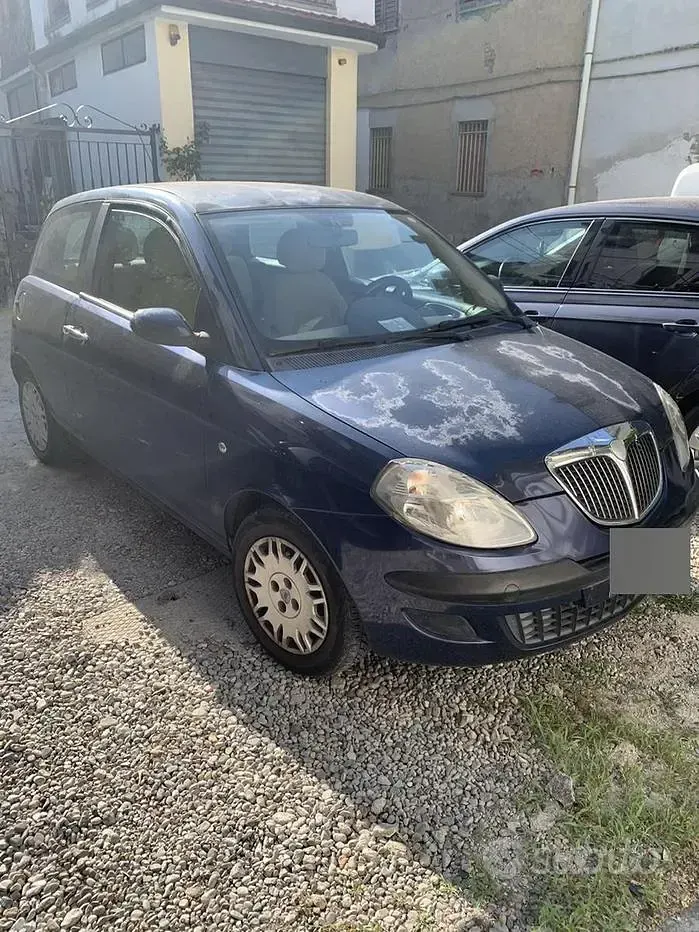Usata Lancia Ypsilon 60 CV (44 kW) 2004 Bluazzurro Utilitaria