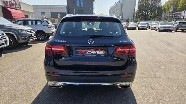Käytetty Mercedes GLC250 211 HP (155 kW) 2017 Sininen Katumaasturi