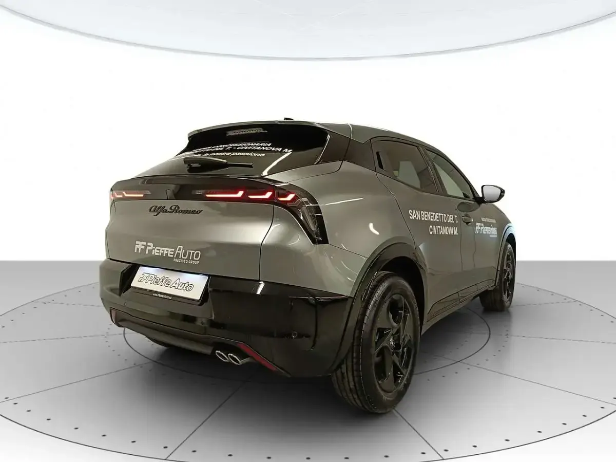Nuova Alfa Romeo GT Junior 136 CV (100 kW) 2025 Grigio arese SUV