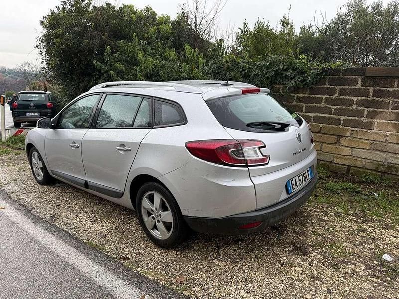 Usata Renault Mégane III Dynamique 110 CV (80 kW) 2010 Argento Station wagon