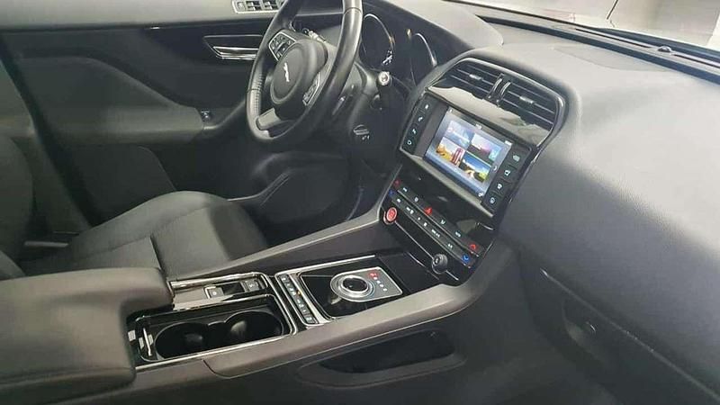 Usata Jaguar F-Pace Pure 180 CV (132 kW) 2017 Bianco SUV