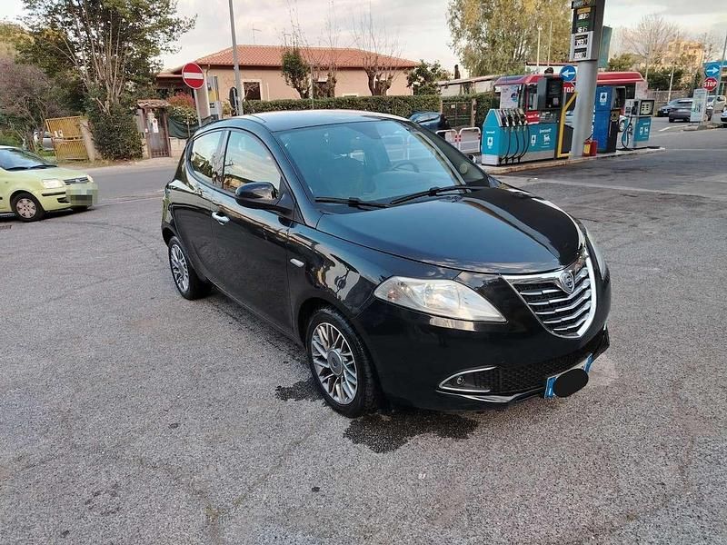 Usata Lancia Ypsilon Silver 95 CV (69 kW) 2012 Nero Utilitaria