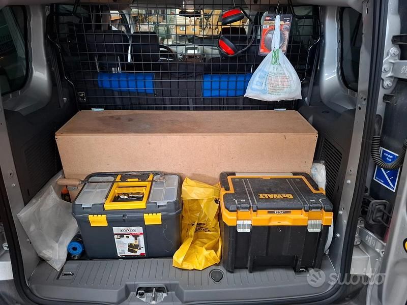 Begagnad Ford Transit Connect 101 HK (74 kW) 2024 Grå Minibuss