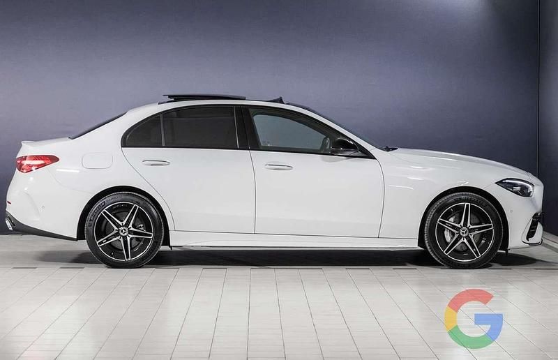 Begagnad Mercedes C300e AMG Line Premium Plus 313 HK (230 kW) 2024 Vit Sedan