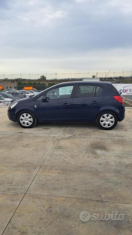 Usata Opel Corsa 95 CV (69 kW) 2011 Blu Berlina