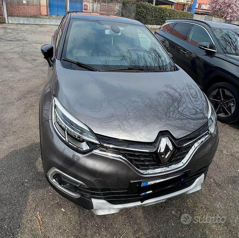 Usata Renault Captur 131 CV (96 kW) 2019 Grigio SUV
