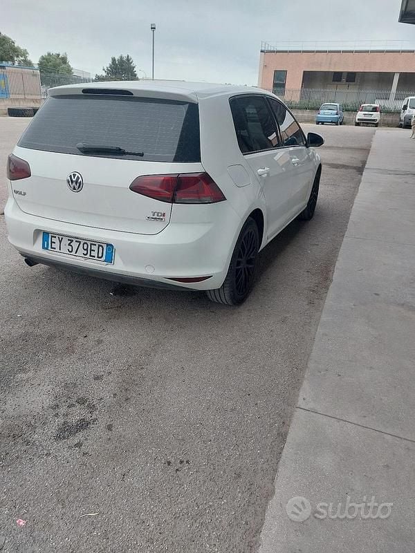 Bianco Usata 2015 VW Golf Tre volumi | 10.000 € (Buon prezzo) - Immagine 1/4