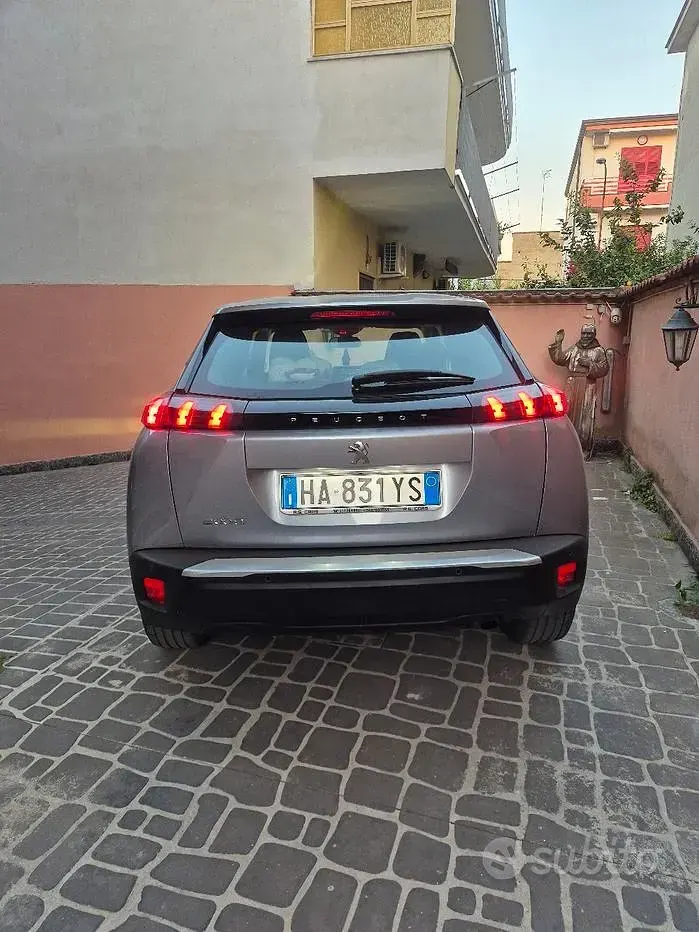 Usata Peugeot 2008 102 CV (75 kW) 2025 Grigio SUV