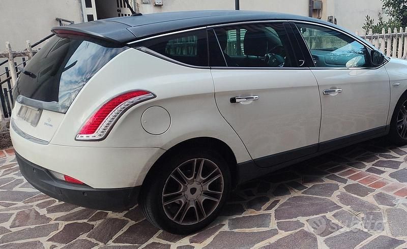 Usata Lancia Delta 120 CV (88 kW) 2011 Bianco Utilitaria