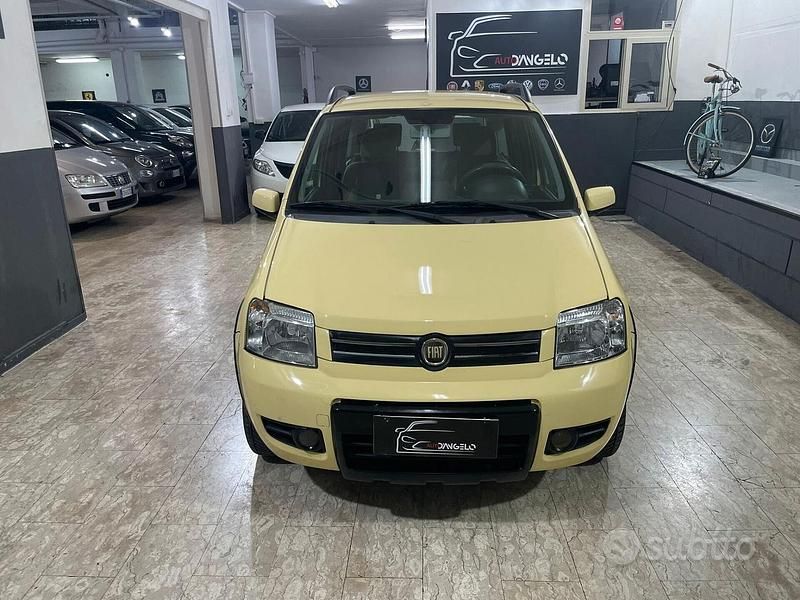 Usata Fiat Panda Climbing 60 CV (44 kW) 2009 Giallo Utilitaria