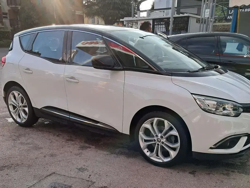 Usata Renault Scenic E-Tech 140 CV (102 kW) 2019 Bianco Monovolume