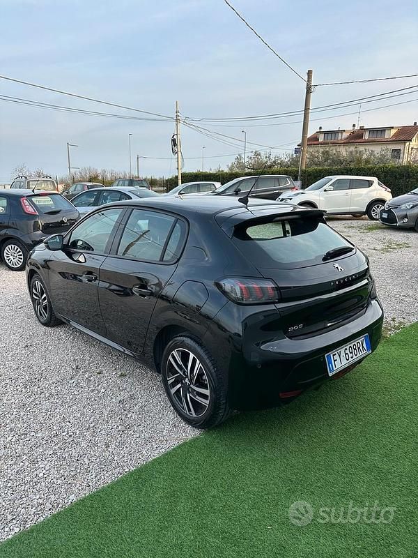Usata Peugeot 208 Allure 102 CV (75 kW) 2020 Nero Utilitaria