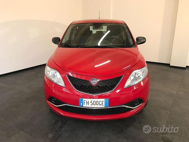 Usata Lancia Ypsilon Gold 69 CV (50 kW) 2017 Rosso Utilitaria